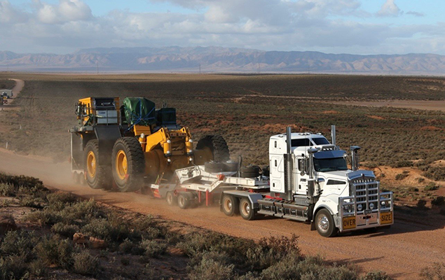Fardell's Heavy Haulage division in action